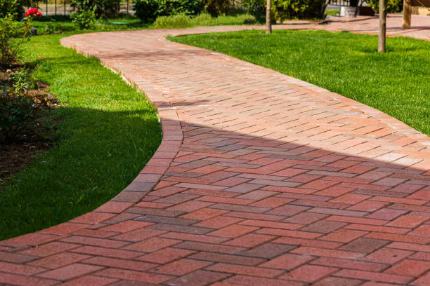 Best Professional Driveway Pavers  in Mequon, WI